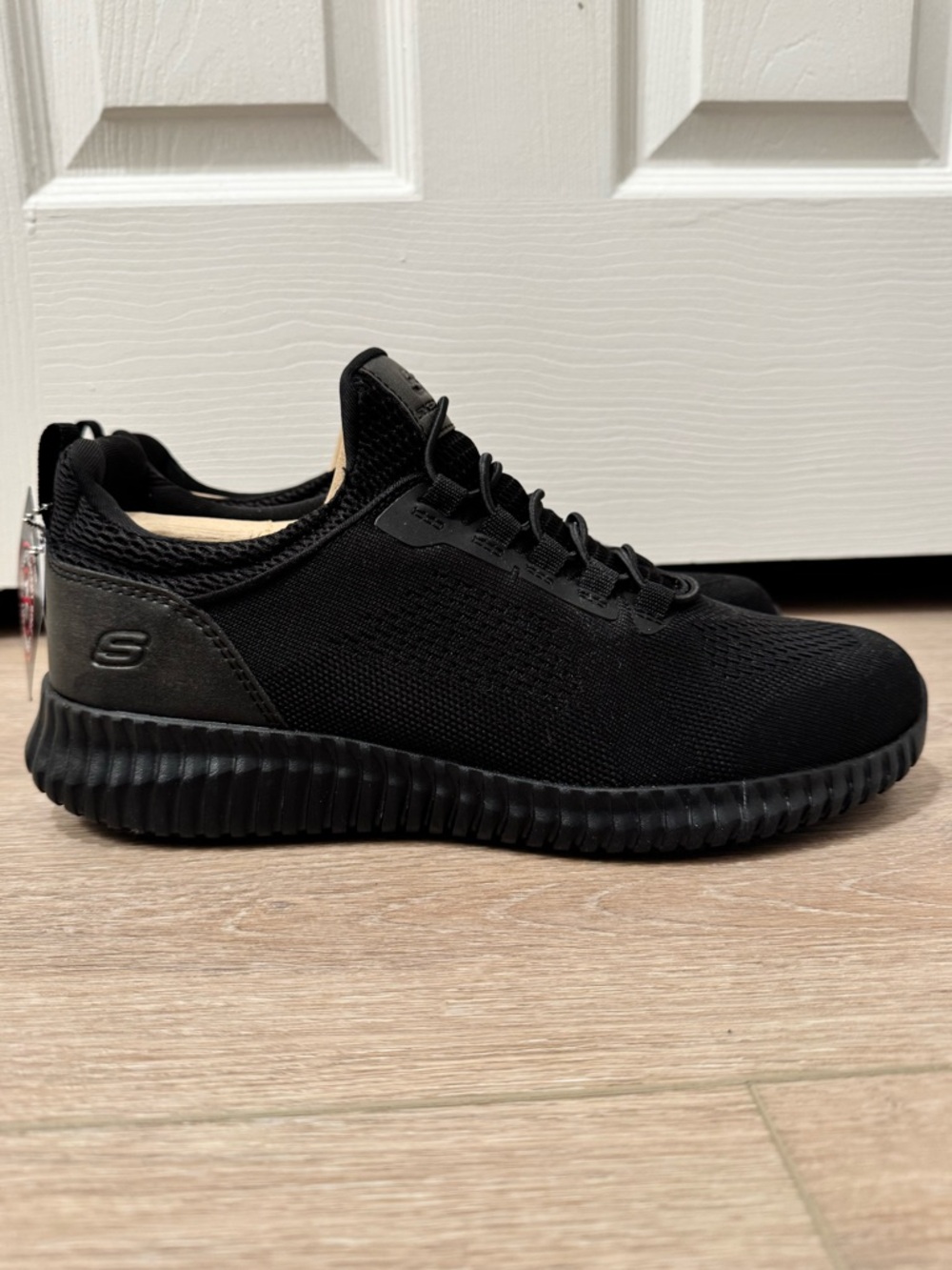 Men’s wide Skechers cessnock - Slip-resistant shoes